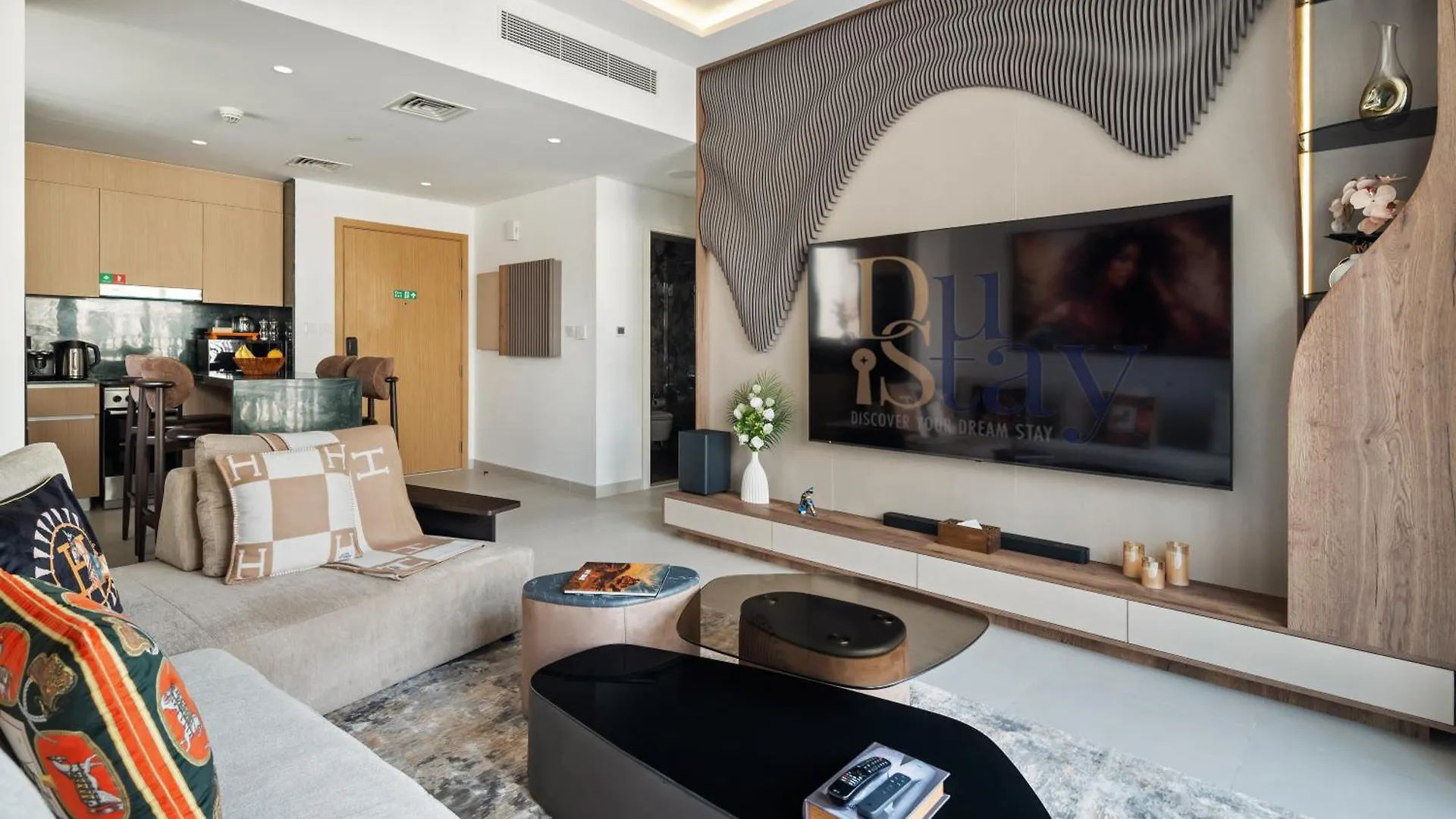 Qua Serenity Poolside With Community Views Dubai 0*,
